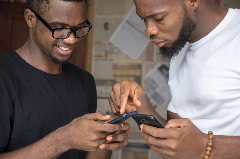 Comment les supporters africains suivent les compétitions grâce aux applications mobiles