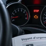 Voyant Nissan Juke STOP rouge et moteur orange, quand s’arrêter ?